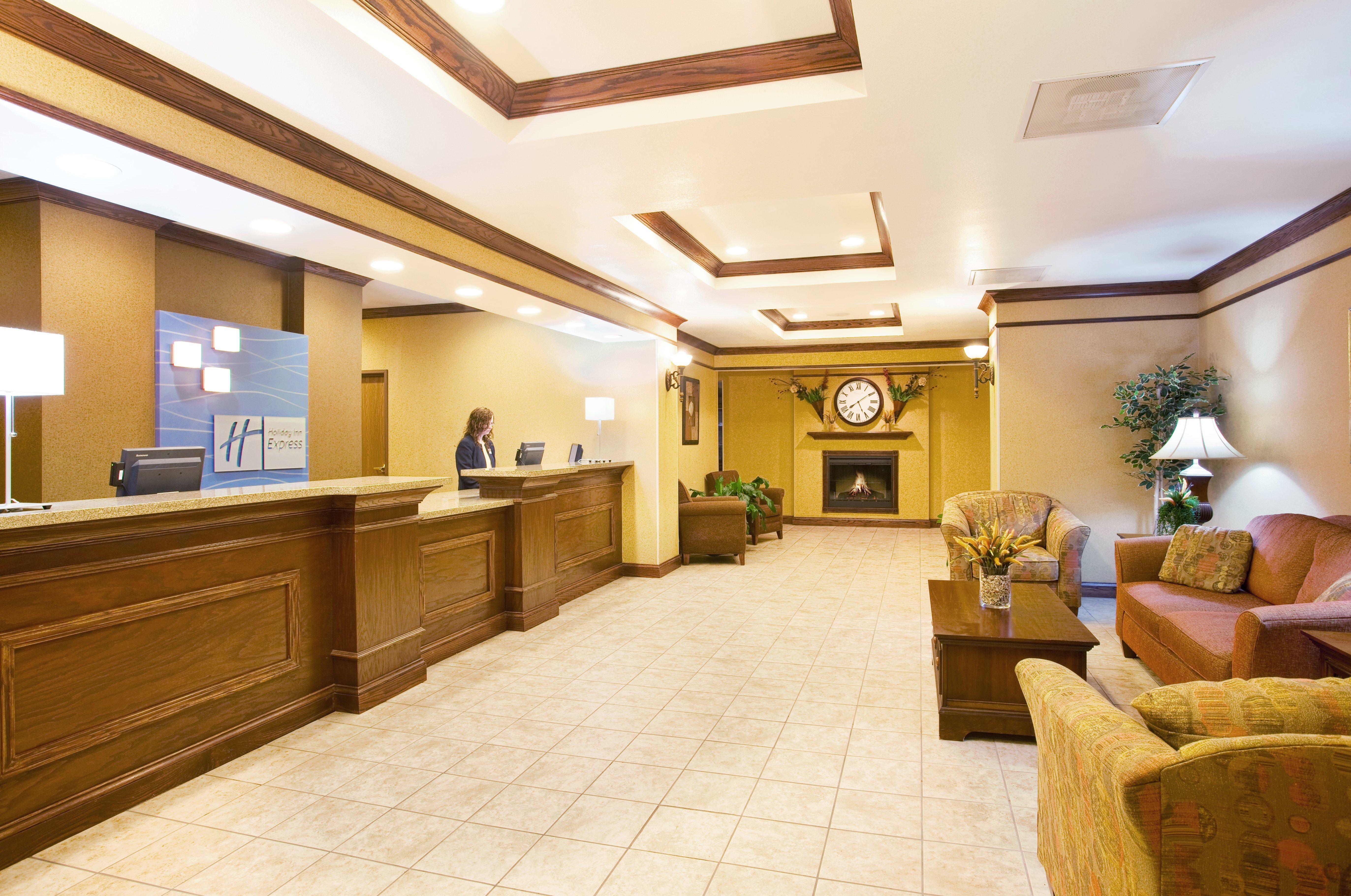 Holiday Inn Express Hotel & Suites Mattoon By Ihg Exterior foto