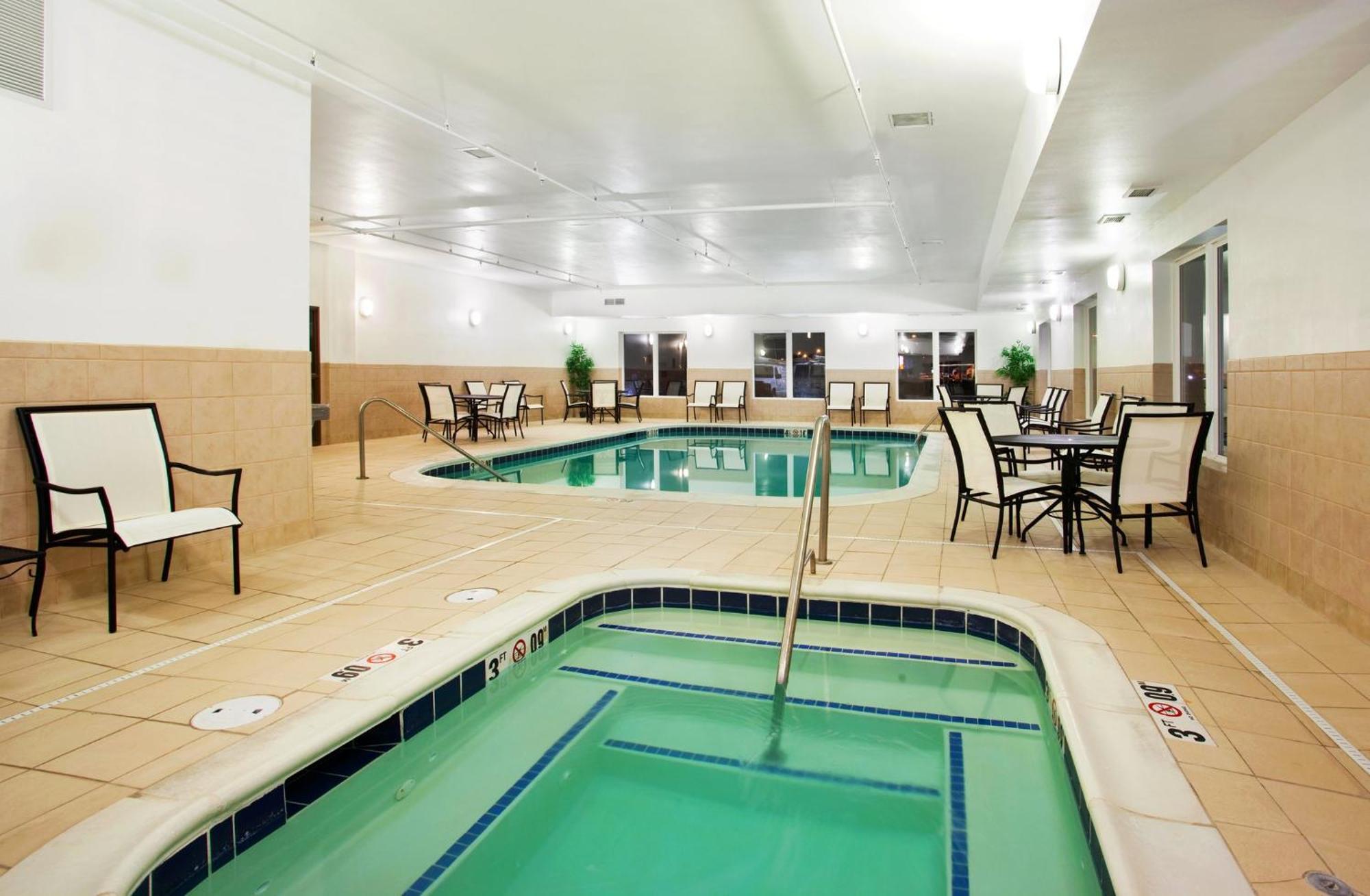 Holiday Inn Express Hotel & Suites Mattoon By Ihg Exterior foto